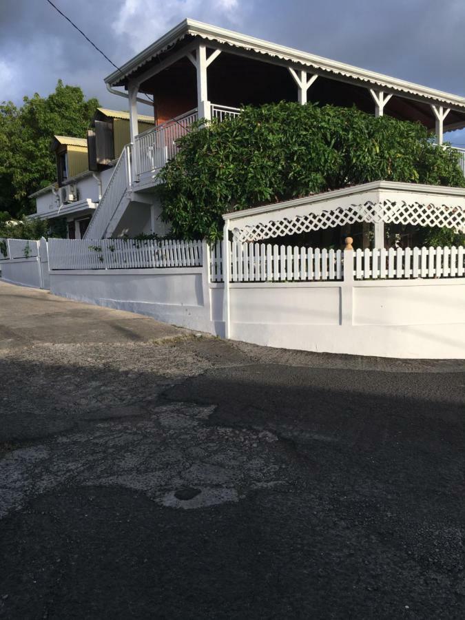 Chez Ninette Pres Des Sources Chaudes Villa Bouillante Eksteriør bilde
